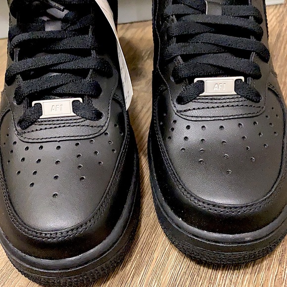 NEW IN BOX Nike Air Force 1 Mid 07 Shoe - Picture 10 of 15